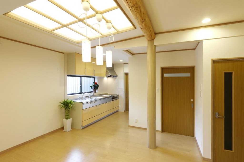 明るく広々とした畳リビングの団欒空間